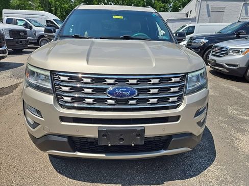 Used 2017 Ford Explorer XLT w/ Equipment Group 202A AWD/4WD image 3