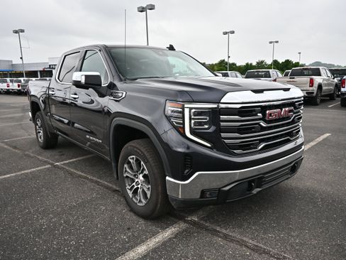 Used 2026 GMC Sierra 1500 SLT AWD/4WD image 2