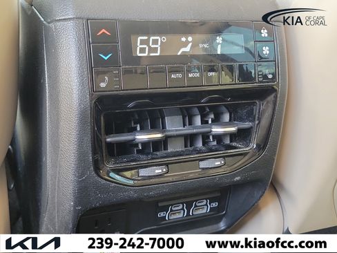 Used 2022 Jeep Grand Cherokee L Limited image 11