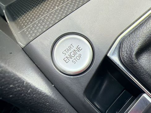 Certified 2022 Volkswagen Taos SE image 24