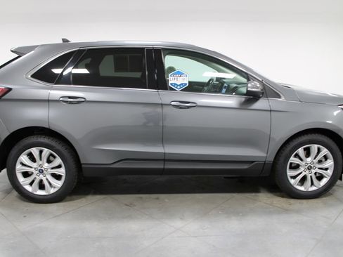 Used 2024 Ford Edge Titanium image 11