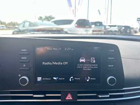 Used 2025 Hyundai Elantra Hybrid FWD image 21