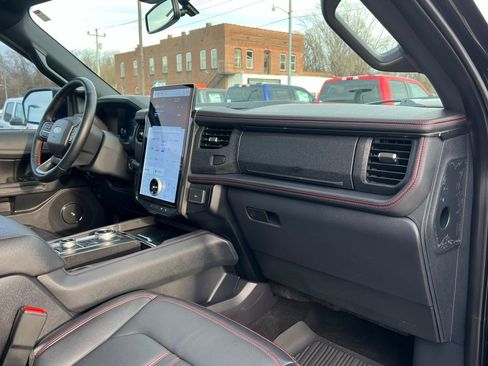 Used 2024 Ford Expedition Limited image 22