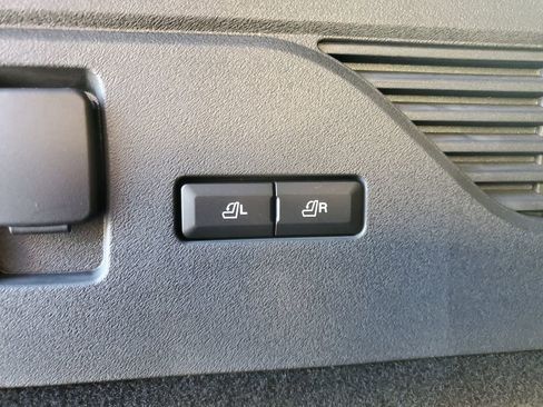 Used 2024 Lincoln Nautilus Premier w/ Jet Appearance Package image 17