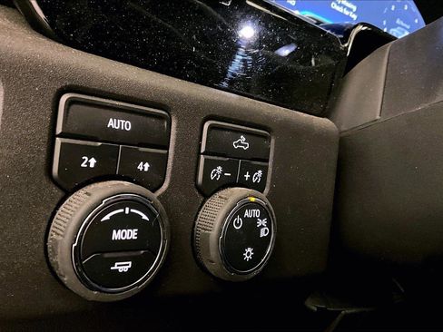 Used 2024 Chevrolet Silverado 1500 LT image 30