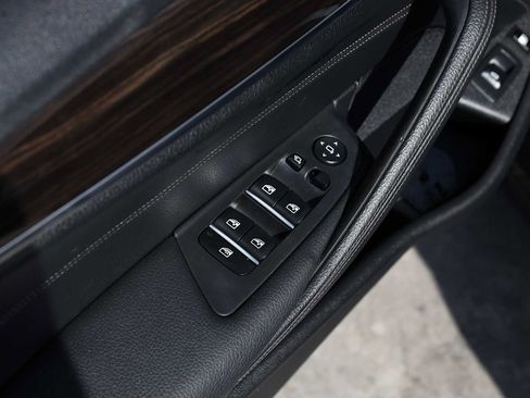 Used 2019 BMW 530e w/ Convenience Package RWD image 36