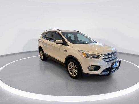 Used 2018 Ford Escape SE image 2