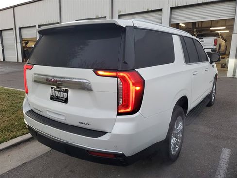 Used 2024 GMC Yukon XL SLT w/ SLT Luxury Package image 4