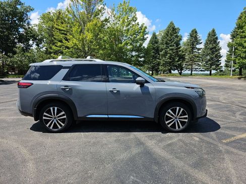 Used 2024 Nissan Pathfinder Platinum AWD/4WD image 7