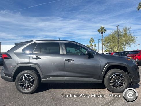 Used 2020 Toyota RAV4 LE image 8