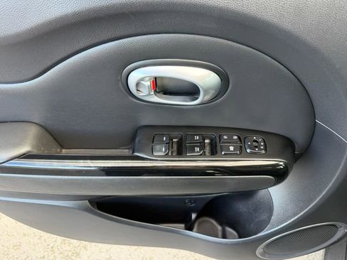 Used 2015 Kia Soul ! image 13