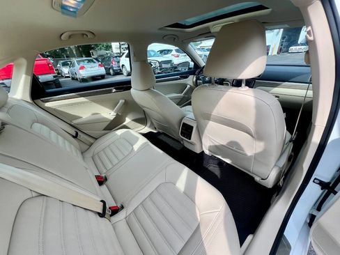 Used 2017 Volkswagen Passat 1.8T SEL Premium image 17