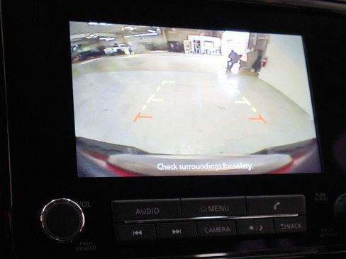 Used 2024 Nissan Frontier SV image 18