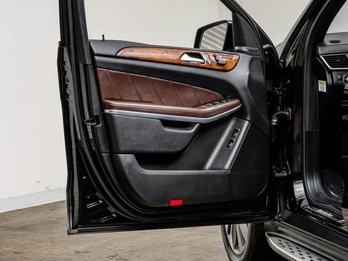 Used 2014 Mercedes-Benz GL 450 4MATIC image 36