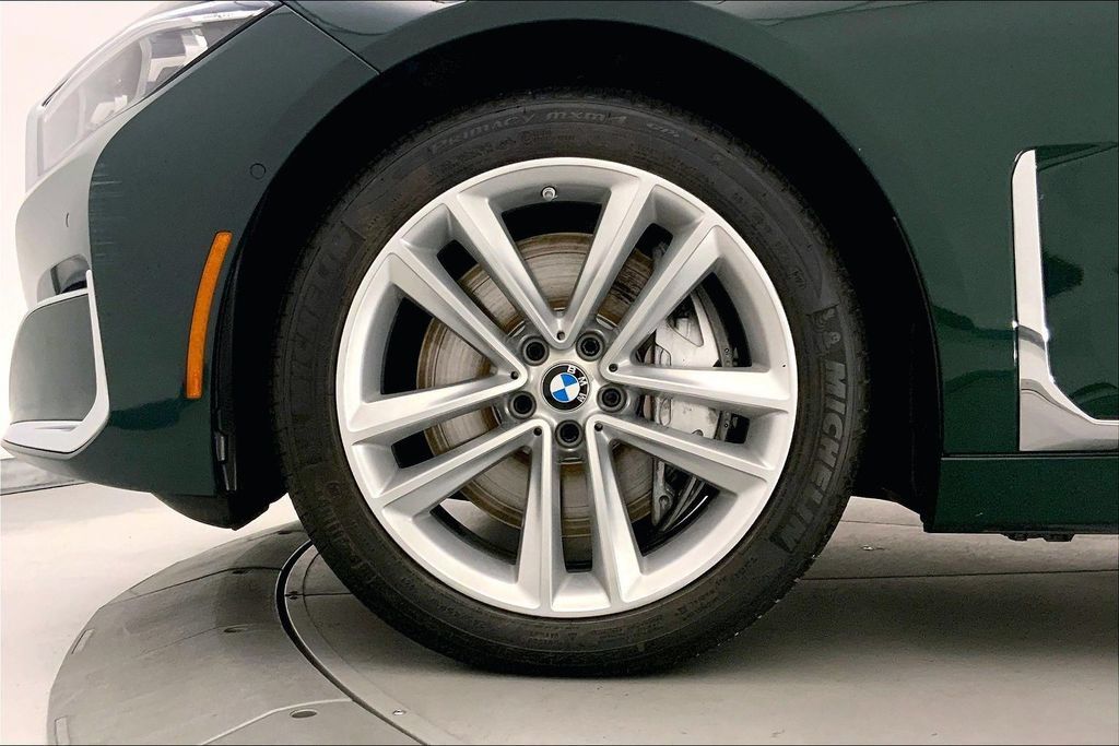 Used 2022 BMW 750i xDrive w/ Luxury Rear Seating Package AWD/4WD image 8