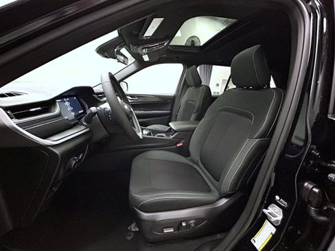 New 2025 Jeep Grand Cherokee Laredo X image 10