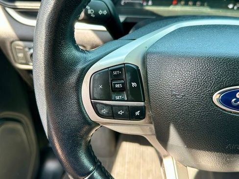 Used 2022 Ford Explorer XLT AWD/4WD image 32