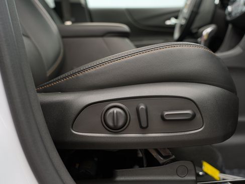 Used 2023 Chevrolet Equinox Premier AWD/4WD image 35