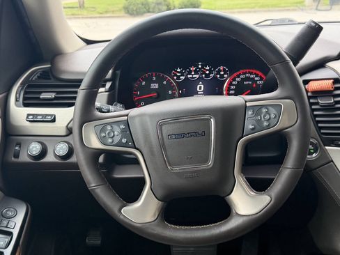 Used 2015 GMC Yukon Denali w/ Premium Package AWD/4WD image 13
