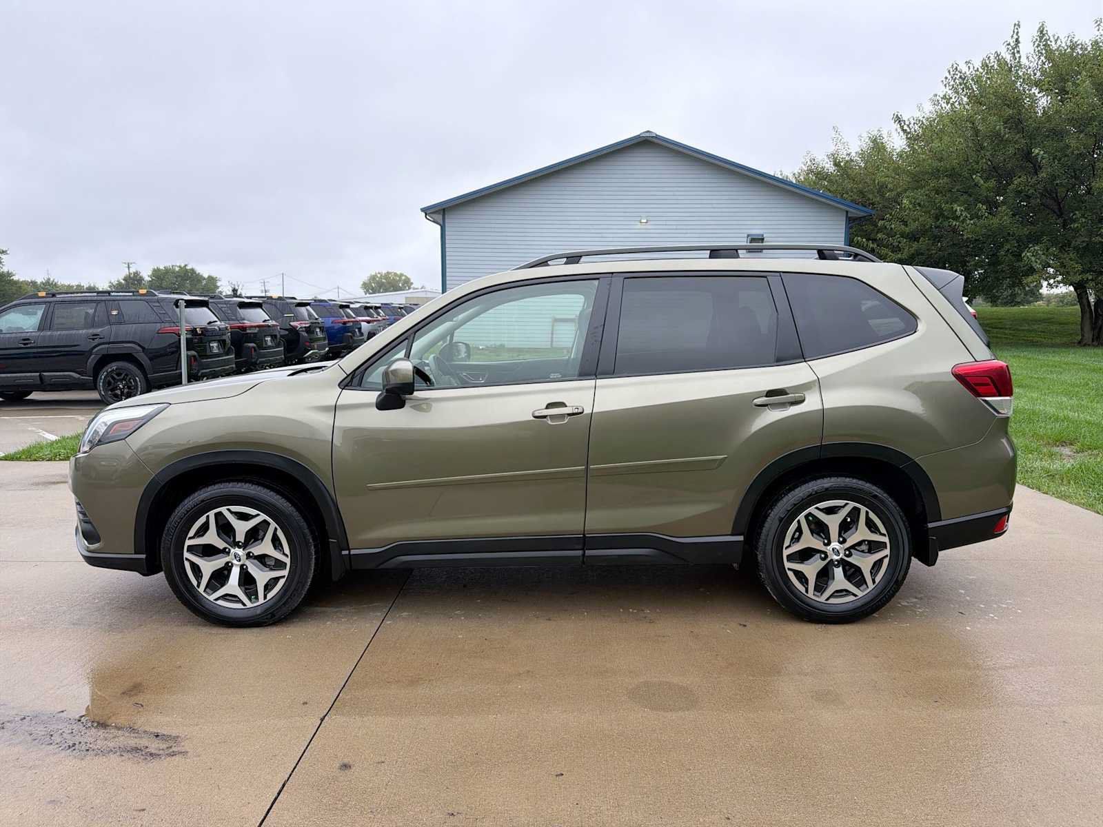 Used 2024 Subaru Forester Premium AWD/4WD image 3