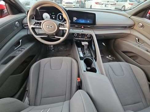 Used 2023 Hyundai Elantra SEL w/ Convenience Package image 13