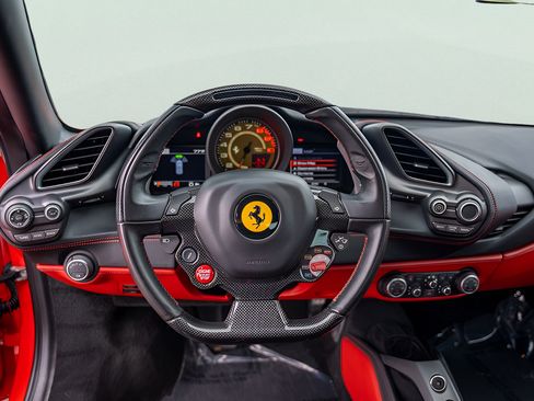 Used 2016 Ferrari 488 GTB RWD image 22