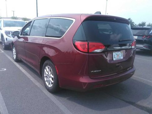 Used 2023 Chrysler Voyager LX FWD image 2