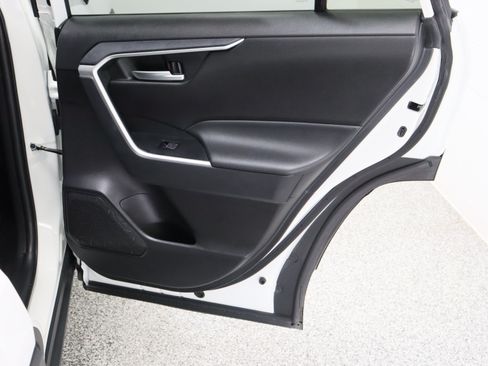 Used 2025 Toyota RAV4 XLE FWD image 33