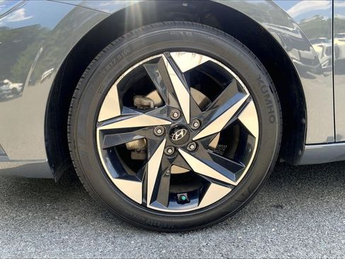 Used 2023 Hyundai Elantra SEL w/ Convenience Package FWD image 10
