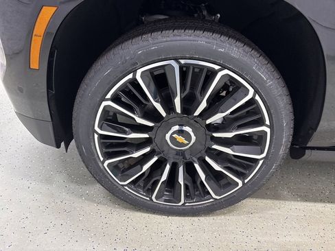 New 2026 Chevrolet Suburban High Country AWD/4WD image 11