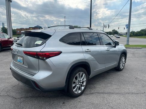 Used 2023 Toyota Highlander Limited AWD/4WD image 3