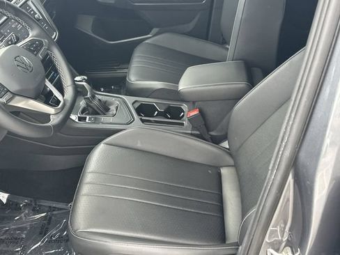 Used 2023 Volkswagen Tiguan SE R-Line FWD image 15