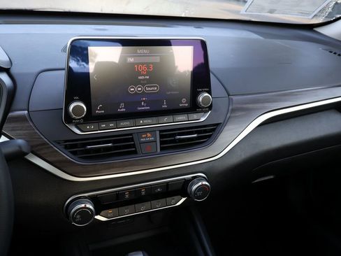 Used 2025 Nissan Altima 2.5 SV FWD image 25