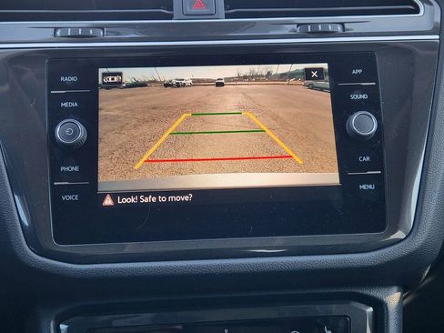 Used 2024 Volkswagen Tiguan SE image 19