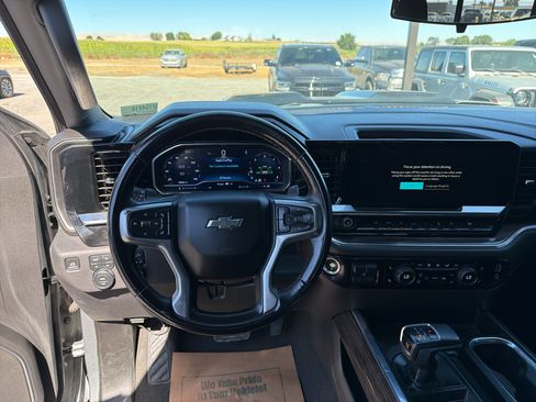 Used 2024 Chevrolet Silverado 1500 LT Trail Boss w/ Convenience Package II AWD/4WD image 9