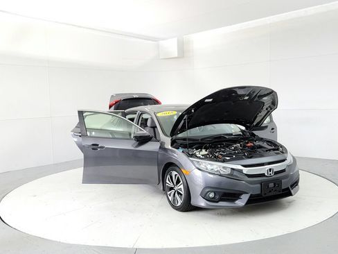 Used 2018 Honda Civic EX-T image 9