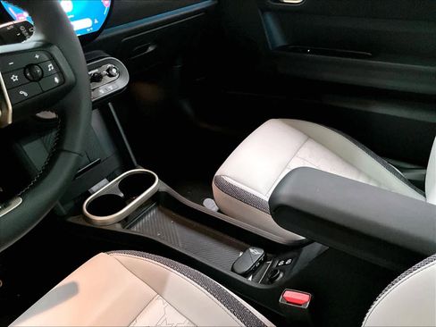 Used 2025 MINI Cooper 2-Door Hardtop image 19