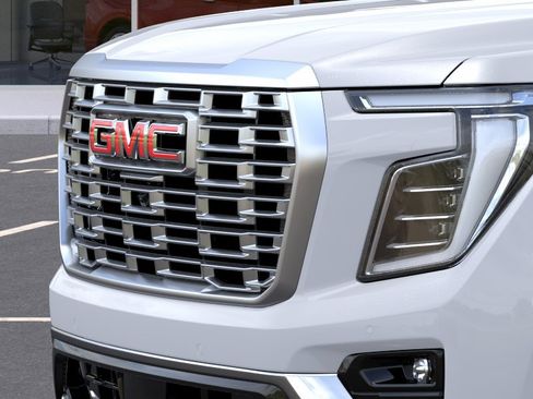 New 2026 GMC Yukon Denali w/ Denali Reserve Package AWD/4WD image 13