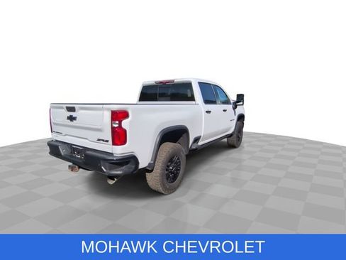 Used 2024 Chevrolet Silverado 2500 ZR2 w/ Technology Package AWD/4WD image 9