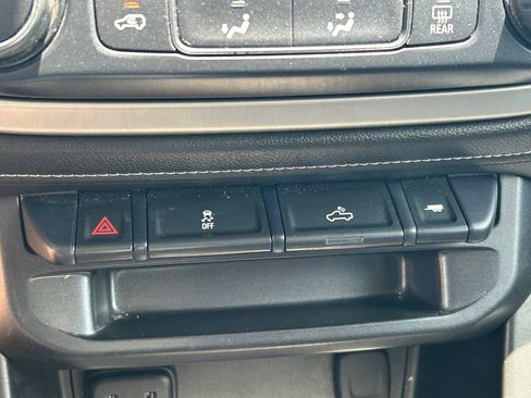 Used 2020 GMC Canyon SLE w/ Elevation Edition RWD image 28