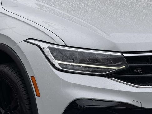 Used 2024 Volkswagen Tiguan SE R-Line AWD/4WD image 10