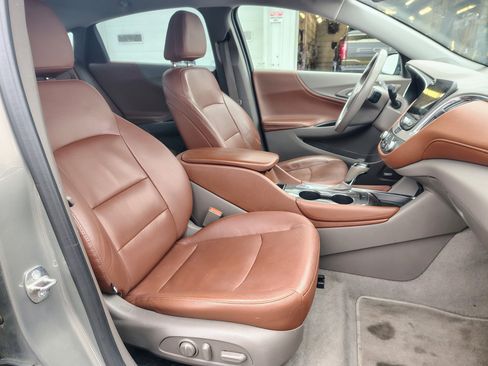 Used 2017 Chevrolet Malibu LT w/ Leather Package image 15