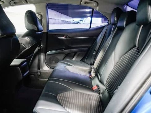 Certified 2020 Toyota Camry SE image 18