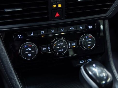 Used 2024 Volkswagen Jetta SE image 19