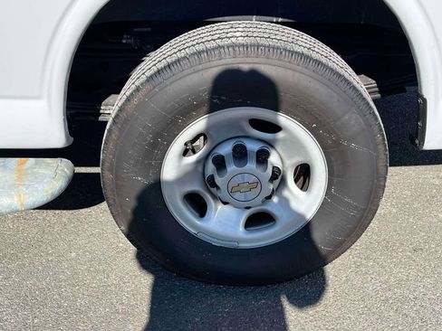 Used 2024 Chevrolet Express 2500 w/ Driver Convenience Package image 8