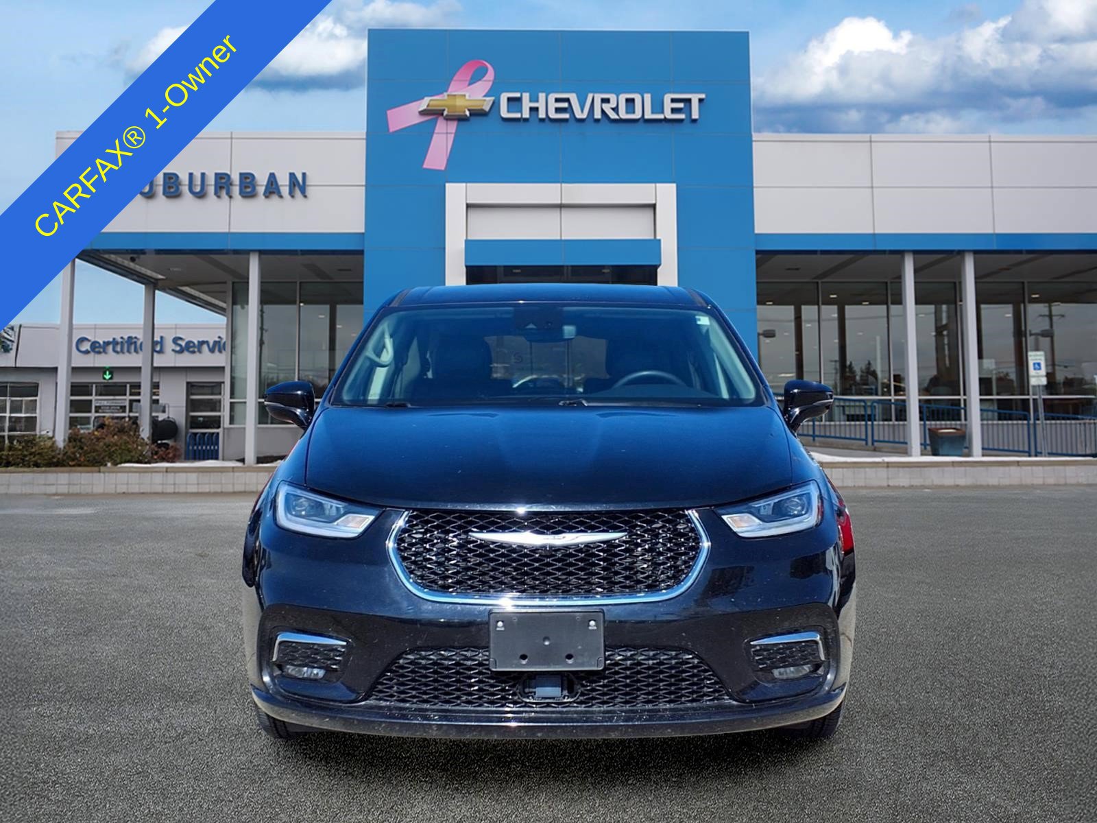 Used 2024 Chrysler Pacifica Limited FWD image 2