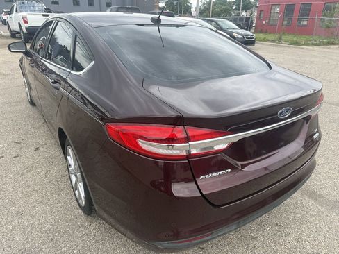 Used 2017 Ford Fusion SE w/ Fusion SE Technology Package FWD image 4