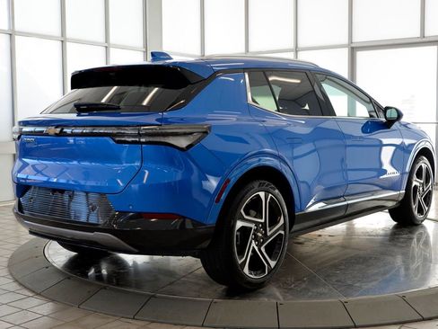 Used 2025 Chevrolet Equinox EV LT w/ Convenience Package II image 8