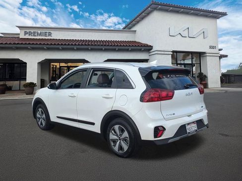 Certified 2022 Kia Niro LX image 6