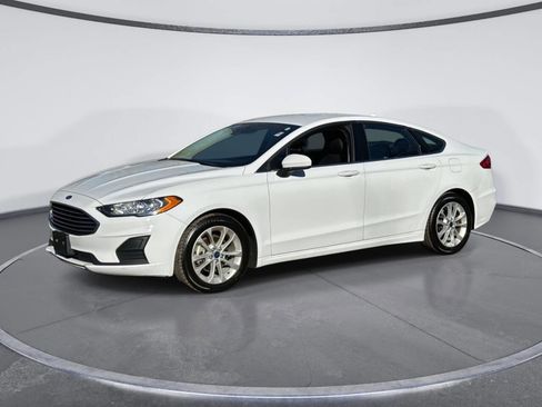 Used 2019 Ford Fusion SE image 1